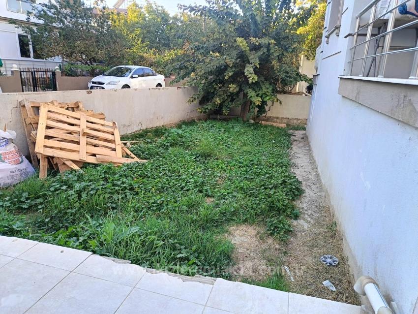 Seferihisar Ürkmez Merkez’de Satılık 2 + 1 Ara Kat Daire