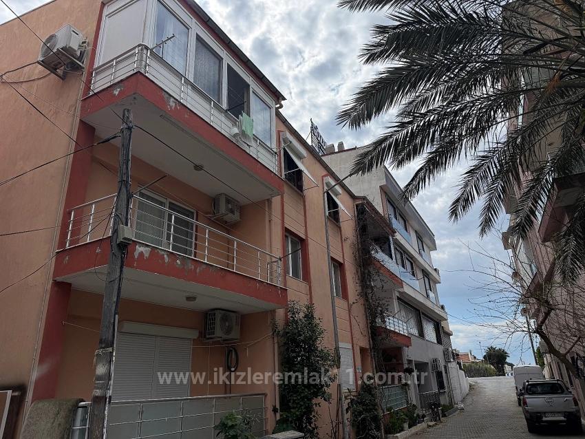 Seferihisar Ürkmez Merkez'de Satılık 2+1 Daire 80M2 Denize 200M