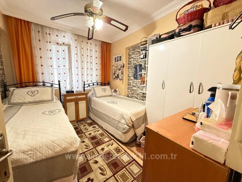 Seferihisar Ürkmez Merkez'de Satılık 2+1 Daire 80M2 Denize 200M