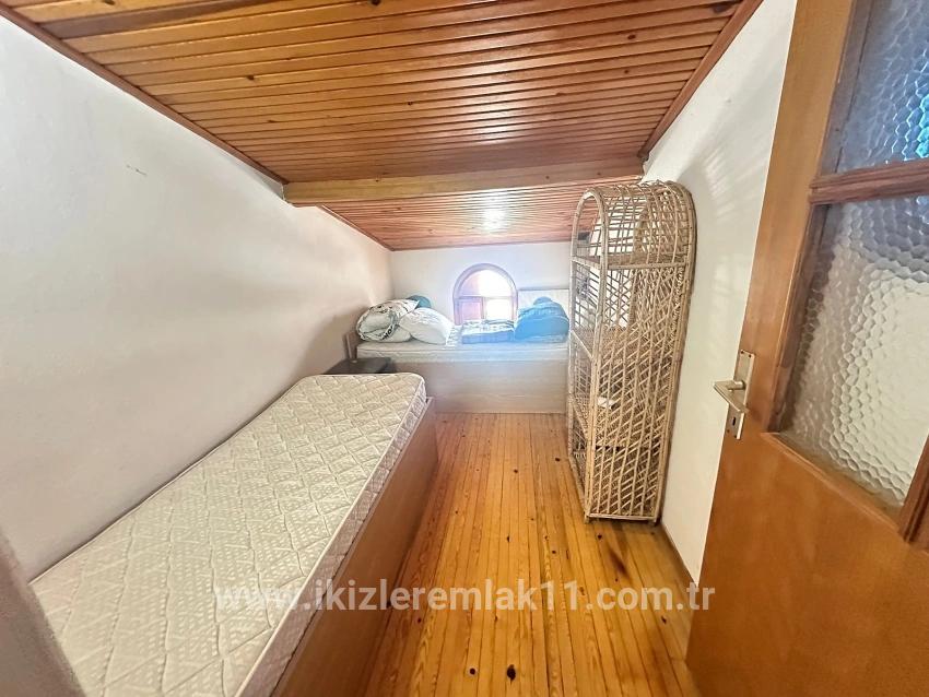 Seferihisar Doğanbey Cumhuriyet Mah. Satılık 3+1 Yazlık - 160 m²