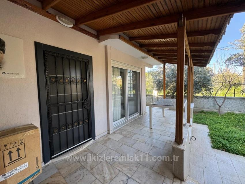 Seferihisar’cumhuriyet Mahallesi, Meltem Tur Sitesi Deniz Tarafında Satılık 4+1 Villa