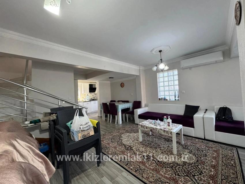 Seferihisar Doğanbey Cumhuriyet Mah. Satılık 4+1 Villa - 165 m²