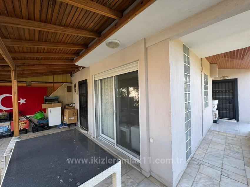 Seferihisar’cumhuriyet Mahallesi, Meltem Tur Sitesi Deniz Tarafında Satılık 4+1 Villa