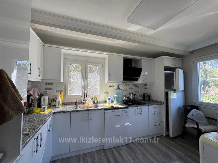 Seferihisar’cumhuriyet Mahallesi, Meltem Tur Sitesi Deniz Tarafında Satılık 4+1 Villa