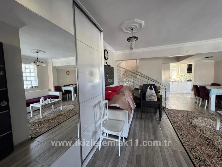 Seferihisar Doğanbey Cumhuriyet Mah. Satılık 4+1 Villa - 165 m²