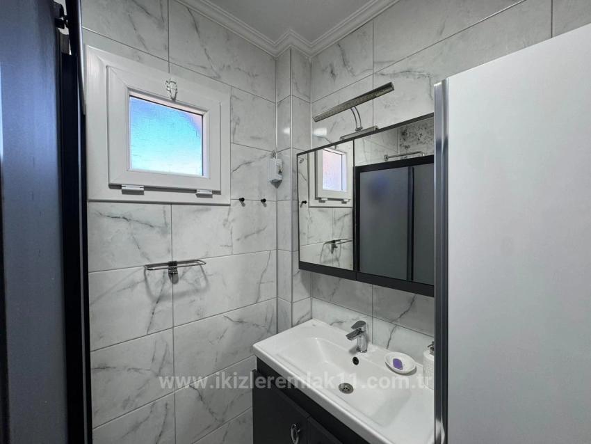 Seferihisar’cumhuriyet Mahallesi, Meltem Tur Sitesi Deniz Tarafında Satılık 4+1 Villa