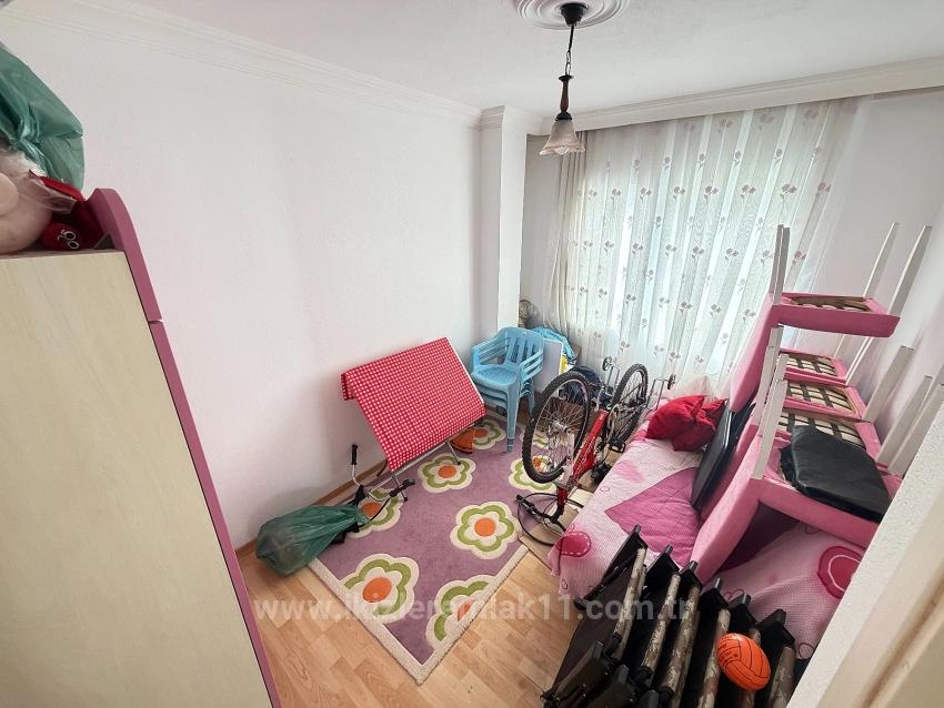 Seferihisar Ürkmez Merkezde Satılık Ara Kat Ferah 2+1 Daire