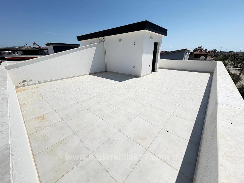 Seferihisar Doğanbey'de Denıze Yakın Satılık Genıs Bahcelı Sıfır 3+1 Villa