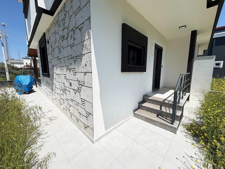 Seferihisar Doğanbey'de Denıze Yakın Satılık Genıs Bahcelı Sıfır 3+1 Villa