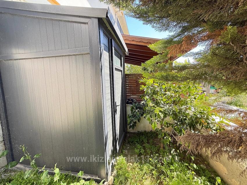 Seferihisar Doğanbey'de Satılık 2+1 Bahçeli Full Eşyalı Villa