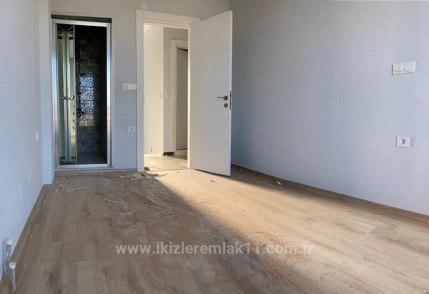 Seferihisar Doğanbeyde Satılık 2+1 Deniz Manzaralı Bahçeli Villa