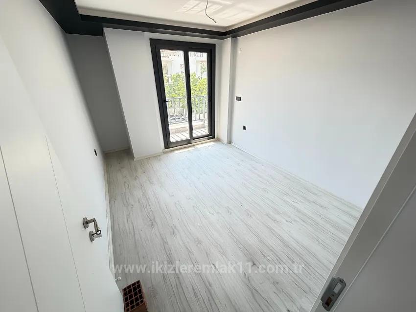 Doğanbeyde Denize Yakın 370 M2 Bahce Tek Müstakil 3+1 Villa