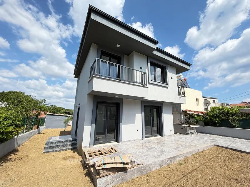 Doğanbeyde Denize Yakın 370 M2 Bahce Tek Müstakil 3+1 Villa