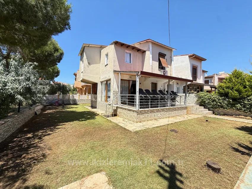 Seferihisar Doğanbey Cumhuriyet Mah. Satılık 3+1 Müstakil Ev - 300 m²
