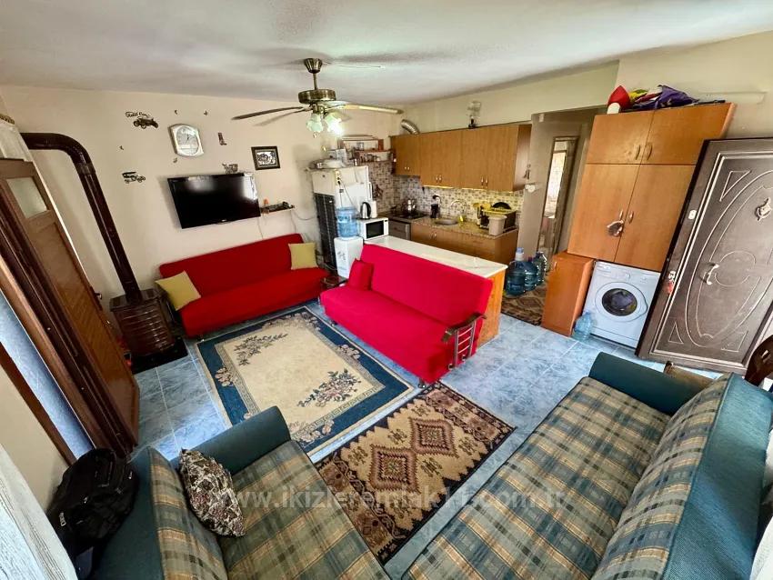 Doğanbey'de Satılık Ara Kat 2+1 Deniz Tarafında 70 Metre² Daire