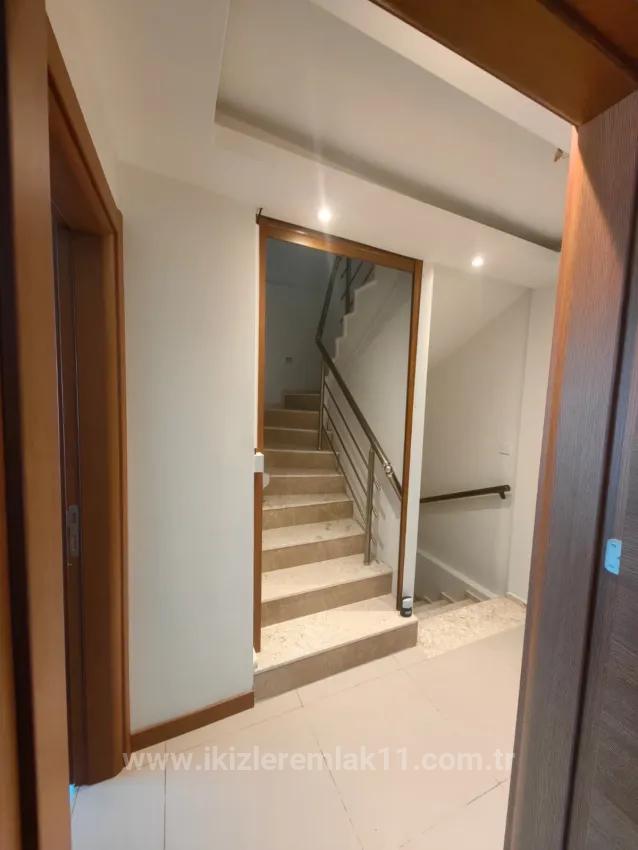 Gümüldür'de Denize 100M Full Eşyalı Geniş Bahçeli Villa