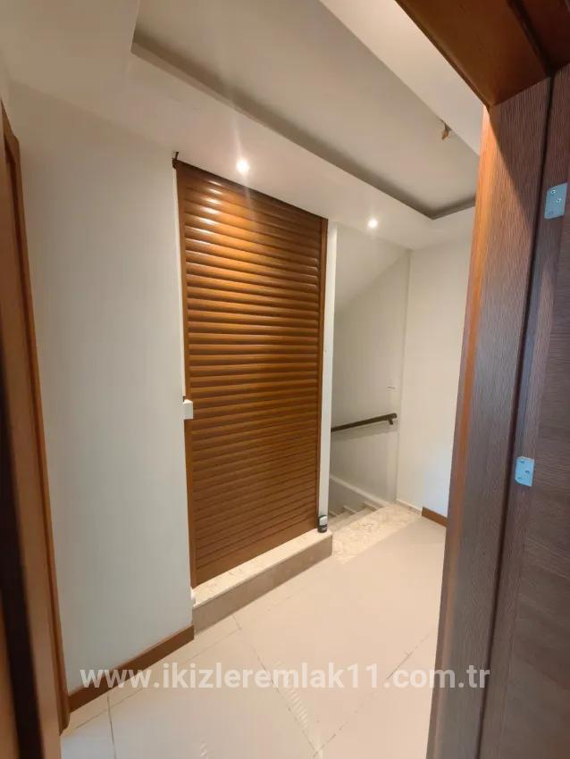 Menderes Gümüldür Gümüldür Fevzi Çakmak Mah. Satılık 4+1 Villa - 170 m²