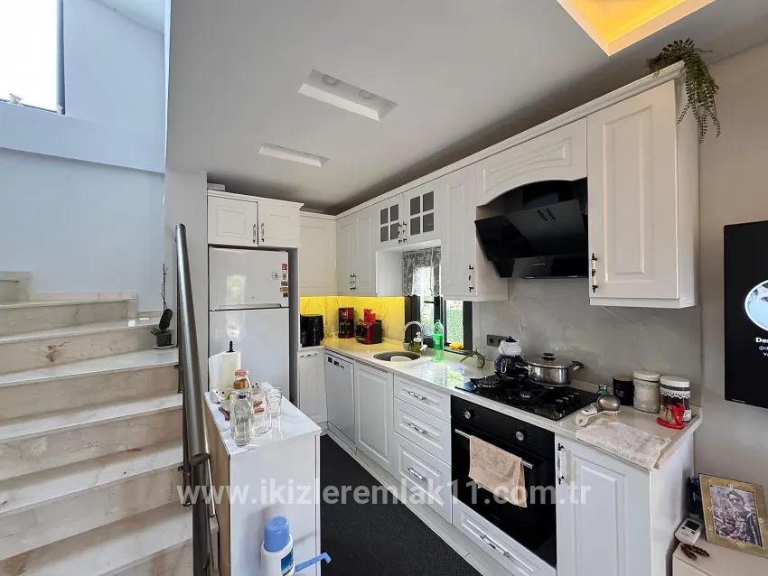 Seferihisar Doğanbey Cumhuriyet Mah. Satılık 3+1 Villa - 160 m²