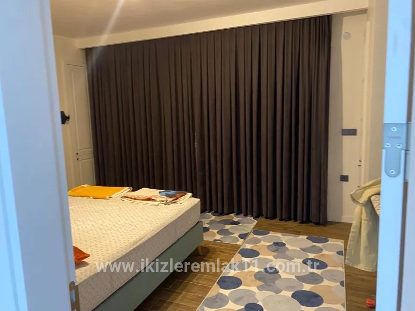Seferihisar Doğanbey deniz tarafında site İçerisinde havuzlu tek müstakil villa
