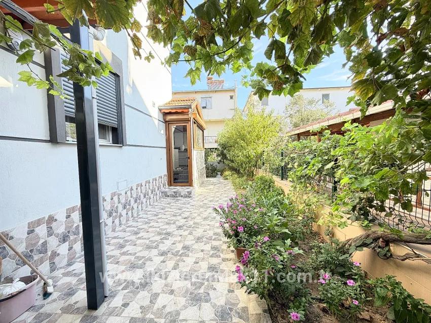 Seferihisar Doğanbey Cumhuriyet Mah. Satılık 3+1 Müstakil Ev - 180 m²