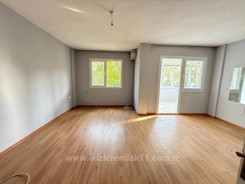 Seferihisar Doğanbey Merkez'de Satılık Geniş Bahçeli 4+1 Villa