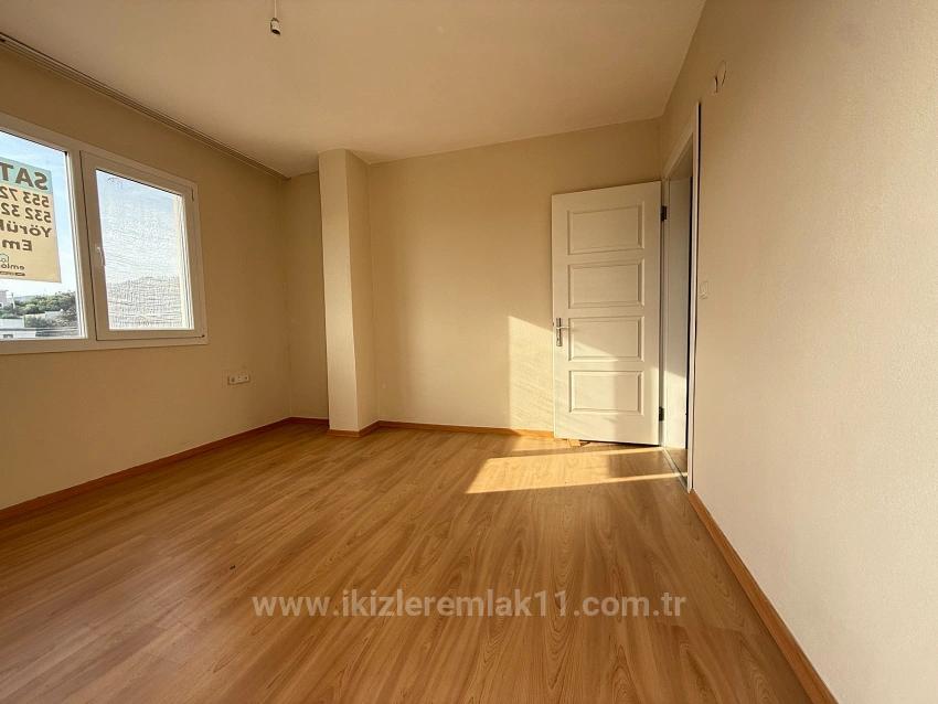 Seferihisar Doğanbey Merkez'de Satılık Geniş Bahçeli 4+1 Villa