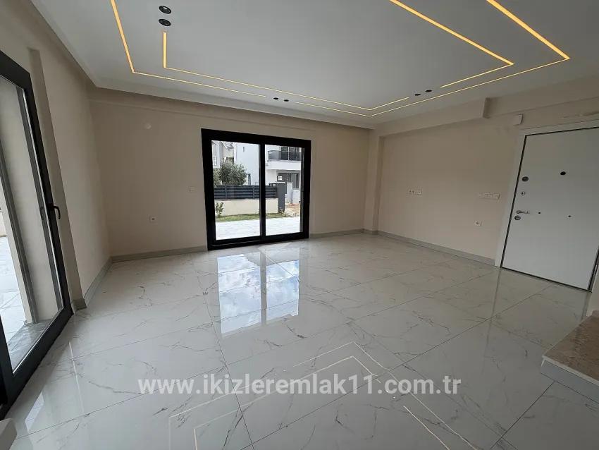 Menderes Gümüldür Gümüldür Cumhuriyet Mah. Satılık 3+1 Villa - 180 m²