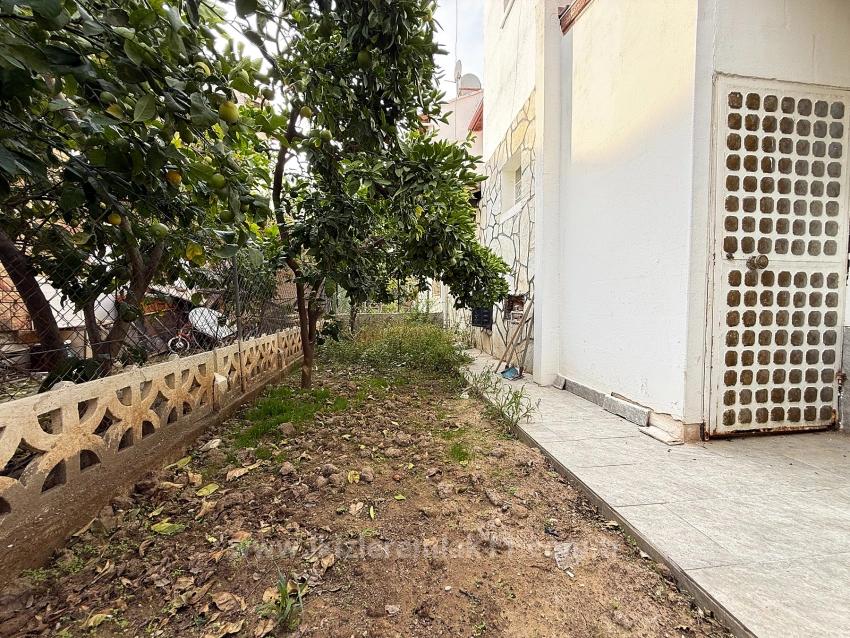 Seferihisar Doğanbey Merkez'de Acil Satılık Geniş Bahçeli 3+1 Villa