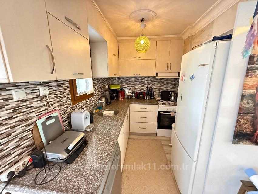 Seferihisar Doğanbey Merkez'de Acil Satılık Geniş Bahçeli 3+1 Villa