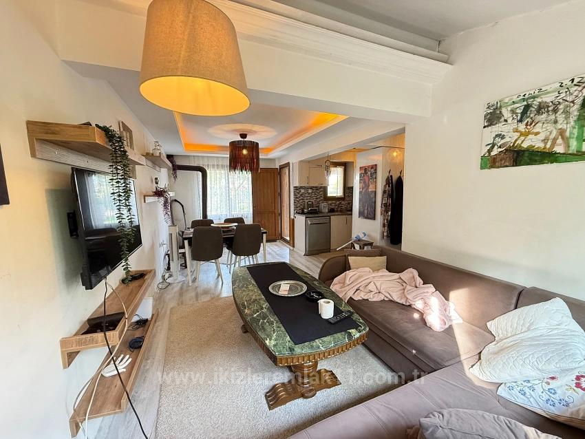 Seferihisar Doğanbey Merkez'de Acil Satılık Geniş Bahçeli 3+1 Villa