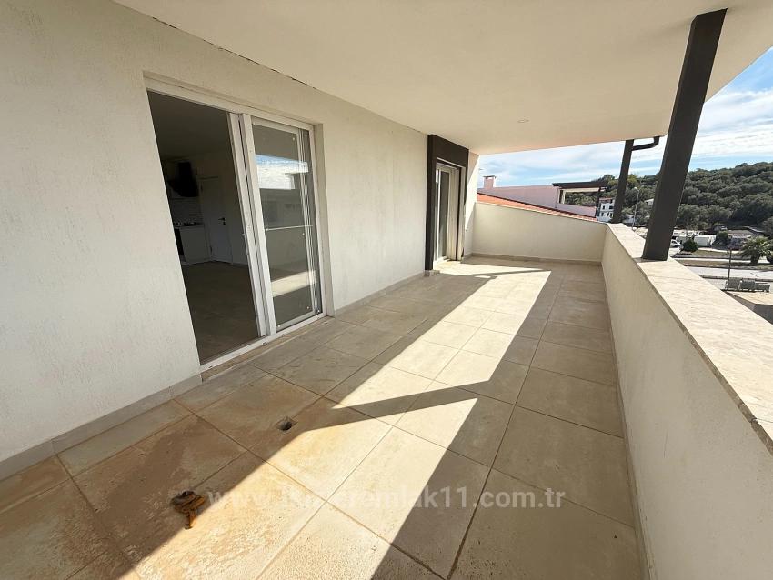 Seferihisar Ürkmez Merkezde Satılık 3 + 2 Sıfır Asansörlü Daire Dubleks