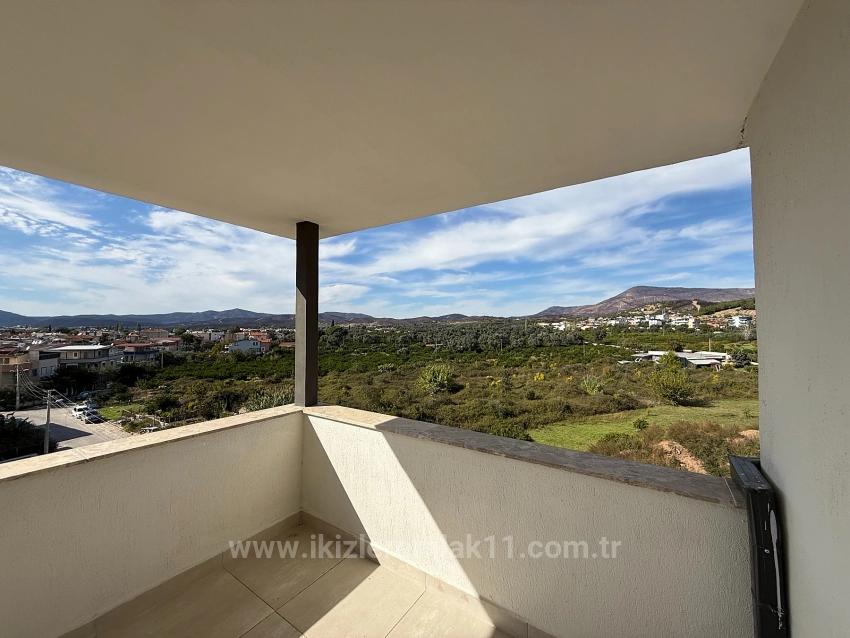 Seferihisar Ürkmez Merkezde Satılık 3 + 2 Sıfır Asansörlü Daire Dubleks