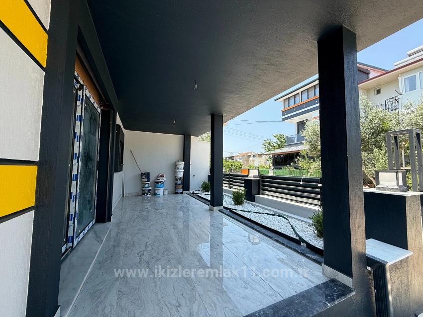 Seferihisar Doğanbey'de Satılık 3+1 Müstakil Sıfır Bahçeli Villa