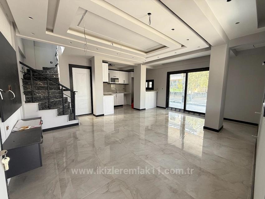 Seferihisar Doğanbey'de Satılık 3+1 Müstakil Sıfır Bahçeli Villa