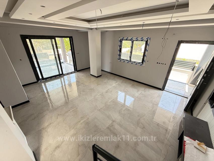 Seferihisar Doğanbey'de Satılık 3+1 Müstakil Sıfır Bahçeli Villa