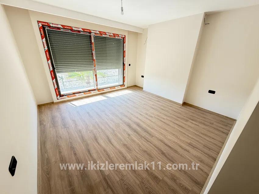 Seferihisar Ürkmez Mersin Alanı Mah. Satılık 3+1 Villa - 200 m²