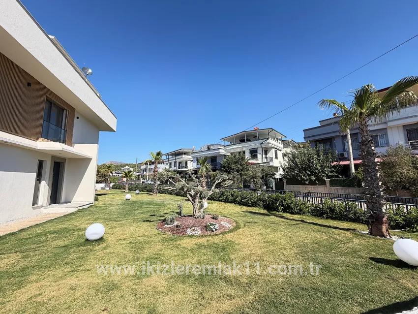 Seferihisar Ürkmez Mersin Alanı Mah. Satılık 3+1 Villa - 200 m²