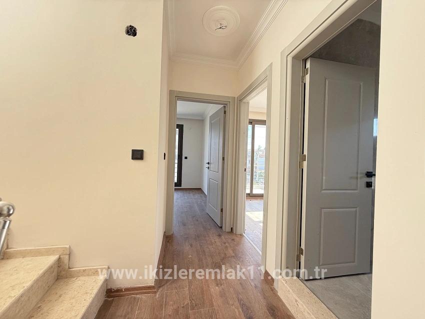 Seferihisar Doğanbey Cumhuriyet Mah. Satılık 3+1 Villa - 180 m²
