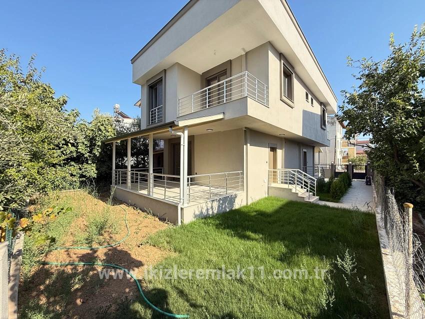 Seferihisar Doğanbey Cumhuriyet Mah. Satılık 3+1 Villa - 180 m²