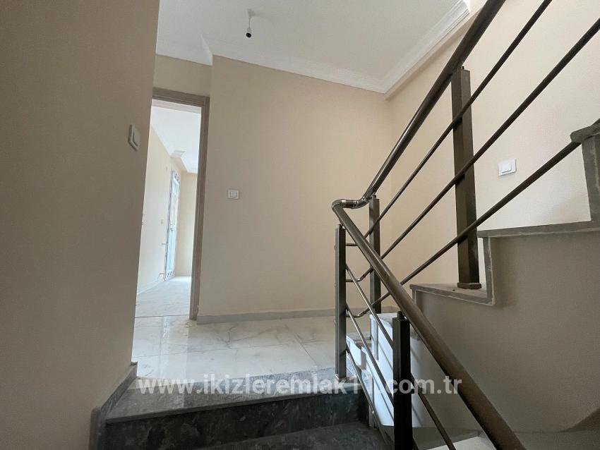 Seferihisar Doğanbey Cumhuriyet Mah. Satılık 3+1 Villa - 175 m²