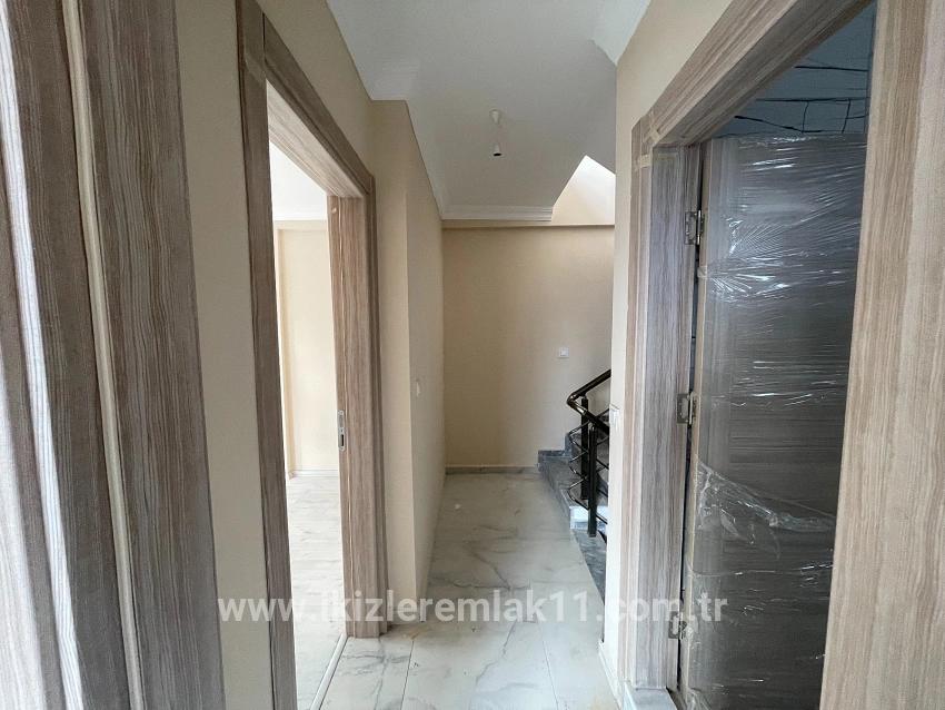 Seferihisar Doğanbey Cumhuriyet Mah. Satılık 3+1 Villa - 175 m²