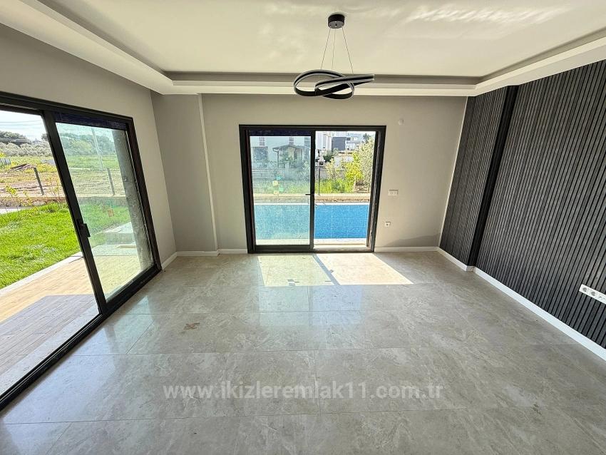 Seferihisar Doğanbey Cumhuriyet Mah. Satılık 3+1 Müstakil ev - 170 m²
