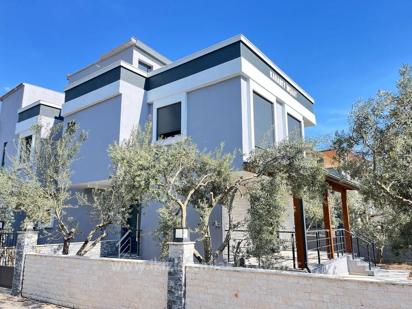 Seferihisar Doğanbey’de Satılık Sıfır Müstakil Geniş Bahçeli 3+1 Villa