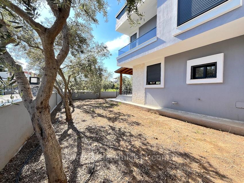 Seferihisar Doğanbey’de Satılık Sıfır Müstakil Geniş Bahçeli 3+1 Villa