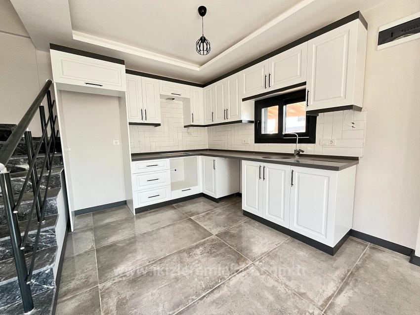 Seferihisar Doğanbey’de Satılık Sıfır Müstakil Geniş Bahçeli 3+1 Villa