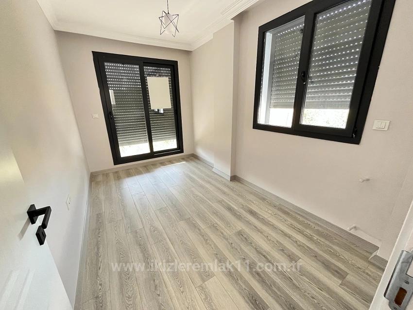 Seferihisar Doğanbey’de Satılık Sıfır Müstakil Geniş Bahçeli 3+1 Villa