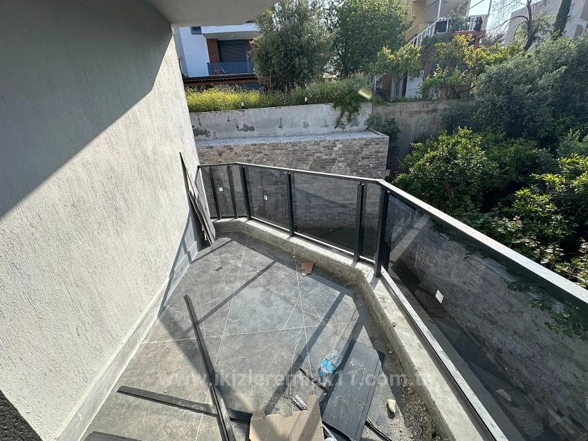 Seferihisar Ürkmez Merkez'de Satılık 2+1 Sıfır Bahceli Dublex Villa