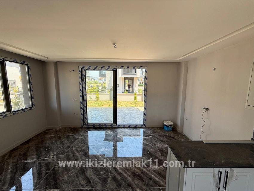 Seferihisar Doğanbey Cumhuriyet Mah. Satılık 2+1 Müstakil Ev - 190 m²