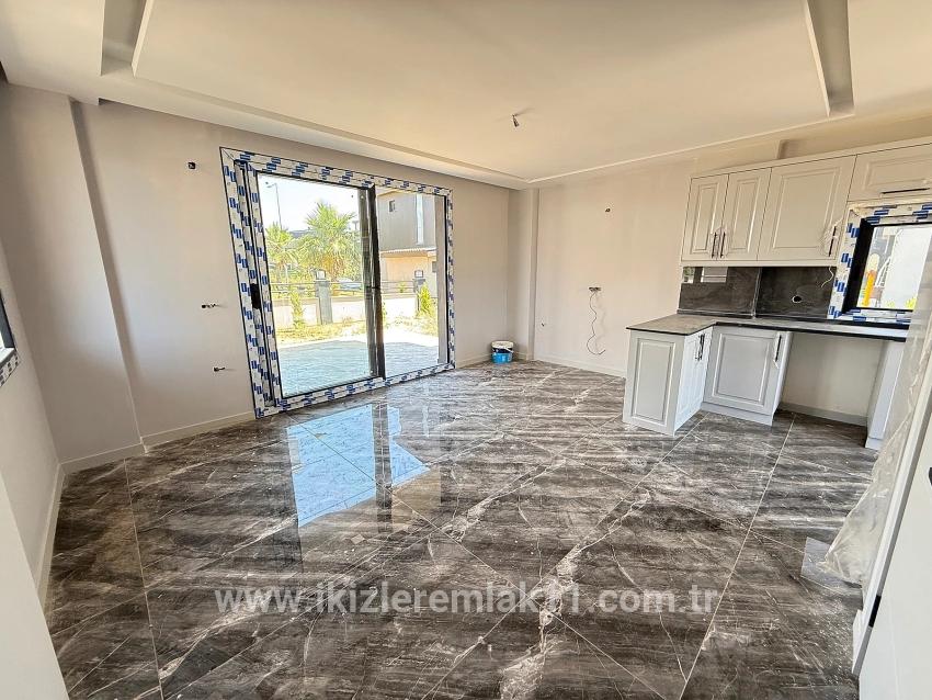 Seferihisar Doğanbey Cumhuriyet Mah. Satılık 2+1 Müstakil Ev - 190 m²