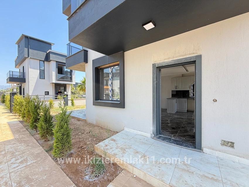 Seferihisar Doğanbey Cumhuriyet Mah. Satılık 2+1 Müstakil Ev - 190 m²